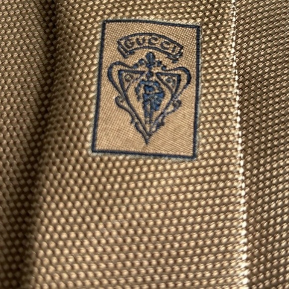 🦁 Gucci Embossed Silk Tie - Picture 2 of 6